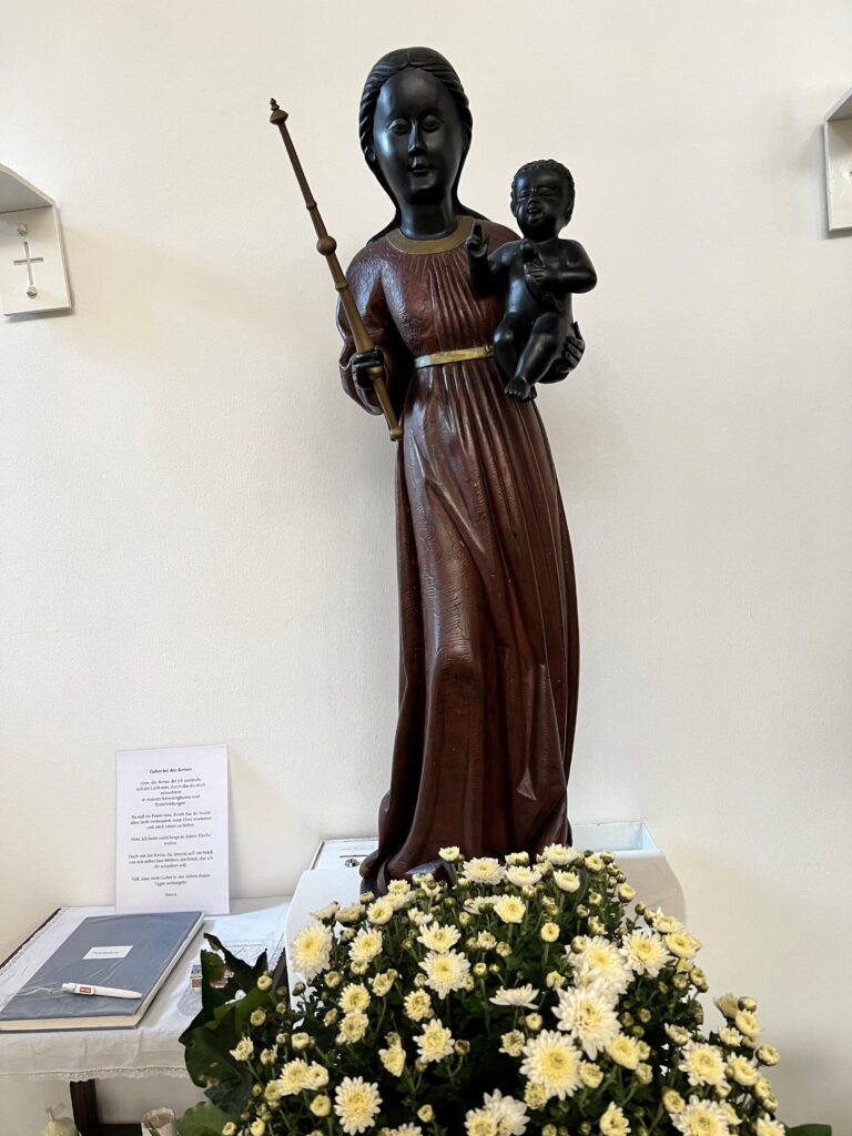Schwarze Madonna Hirzel